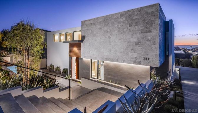 Exterior, Facade, Modern