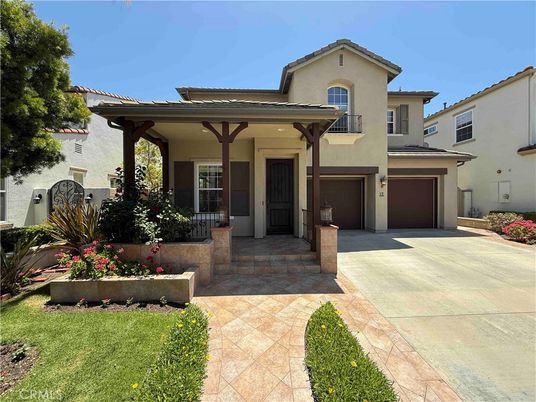 Attached, Exterior, Facade, Mediterranean