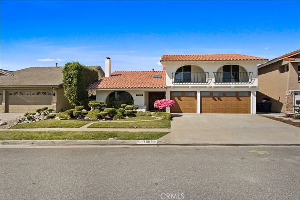 Attached, Exterior, Facade, Mediterranean