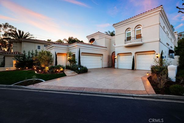 Attached, Exterior, Facade, Mediterranean
