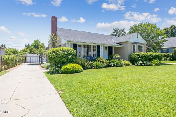 Backyard, Exterior, Facade, Ranch
