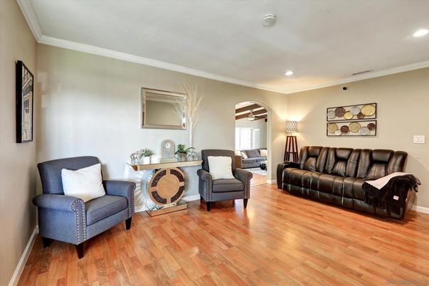 Interior, Living room, Recessed Lighting, Wood Texture Flooring