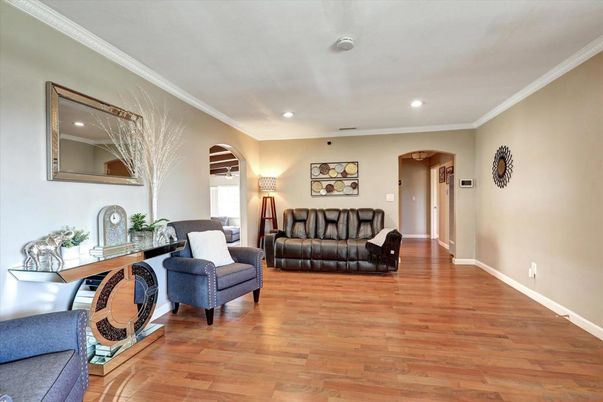 Interior, Recessed Lighting, Wood Texture Flooring