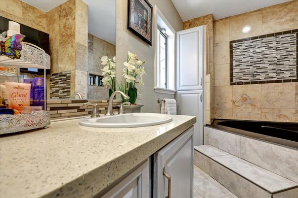 Bathroom, Interior, Recessed Lighting