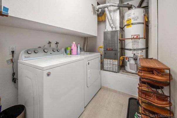 Interior, Washer, Wood Texture Flooring