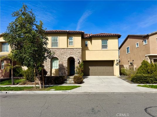 Attached, Exterior, Facade, Mediterranean