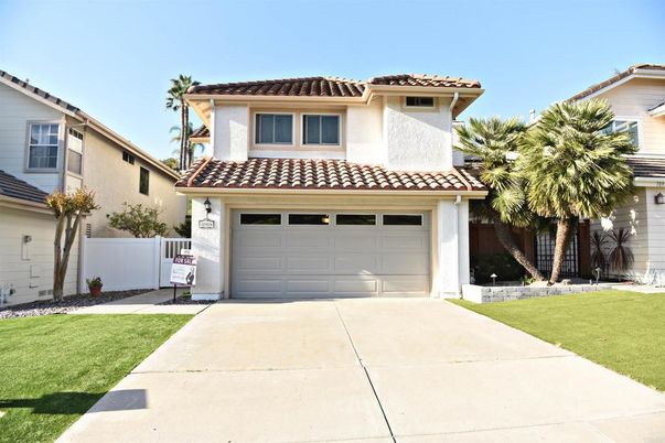 Attached, Exterior, Facade, Mediterranean