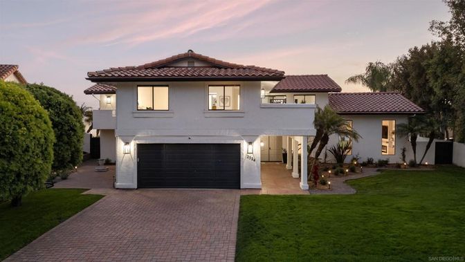 Attached, Exterior, Facade, Mediterranean