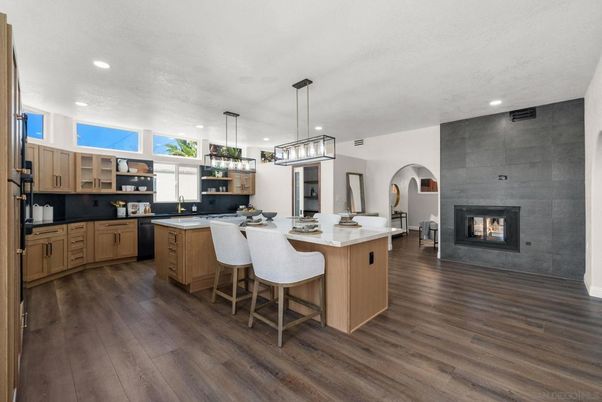 Fireplace, Interior, Kitchen, Pendant Lights, Recessed Lighting, Wood Texture Flooring