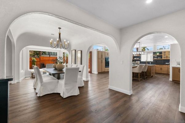 Chandelier, Dining room, Interior, Recessed Lighting, Wood Texture Flooring