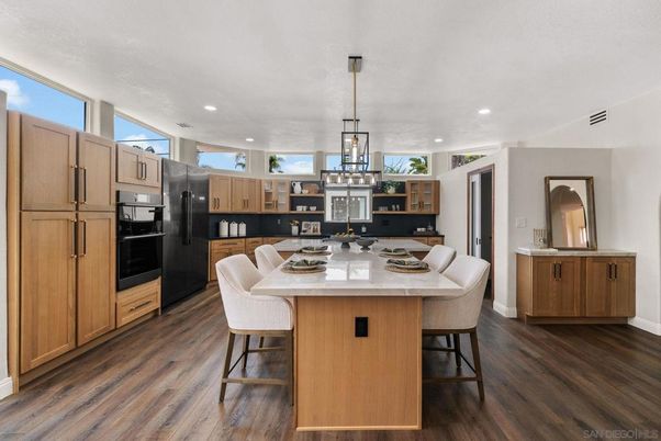 Dining room, Interior, Kitchen, Pendant Lights, Recessed Lighting, Wood Texture Flooring