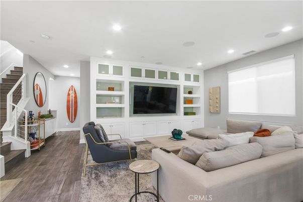 Interior, Living room, Recessed Lighting, Wood Texture Flooring