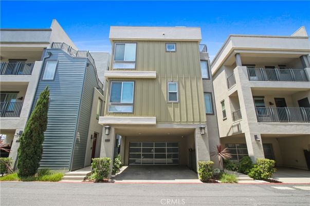 Attached, Exterior, Facade, Rowhouse
