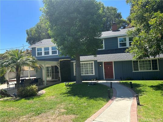 Exterior, Facade, American Foursquare