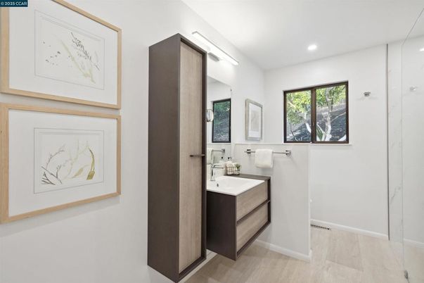 Bathroom, Interior, Recessed Lighting