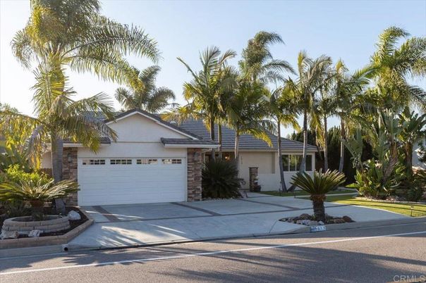 Attached, Exterior, Facade, Ranch