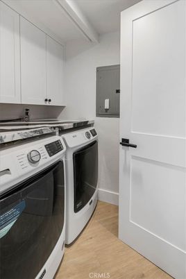 Interior, Washer, Wood Texture Flooring
