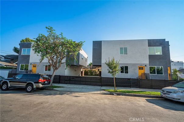 Exterior, Facade, Modern
