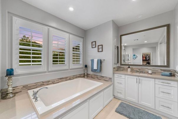 Bathroom, Dual Sink Vanities, Interior, Recessed Lighting