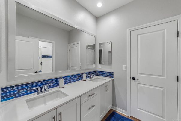 Bathroom, Dual Sink Vanities, Interior, Recessed Lighting