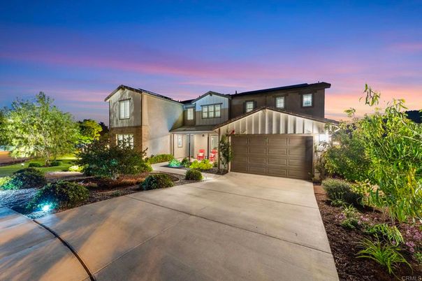 Attached, Exterior, Facade, Modern