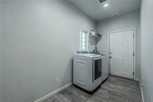 Interior, Recessed Lighting, Washer, Wood Texture Flooring
