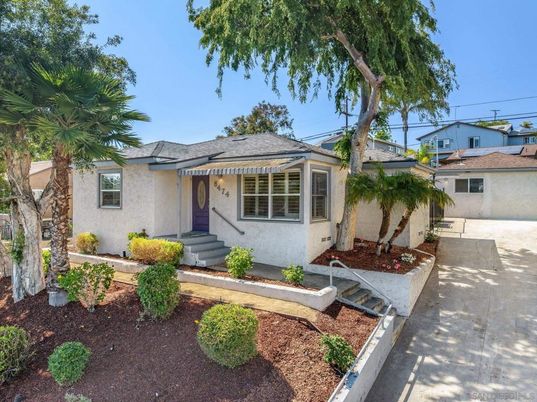 Exterior, Facade, Ranch
