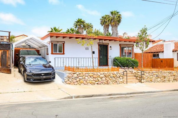 Exterior, Facade, Spanish Mediterranean