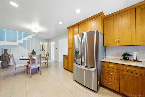 Dining room, Interior, Kitchen, Recessed Lighting, Stainless Steel Appliances