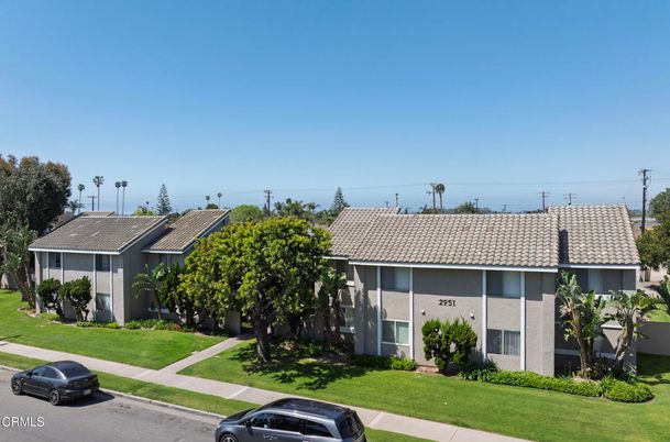 Exterior, Facade, Ranch