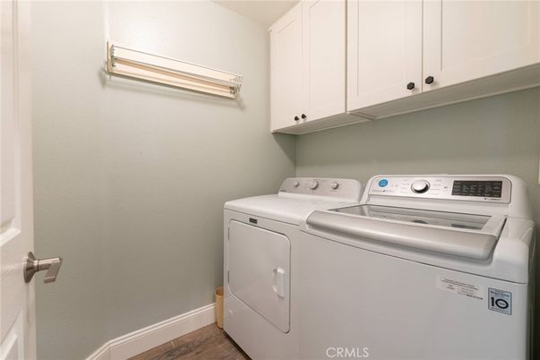 Interior, Washer, Wood Texture Flooring