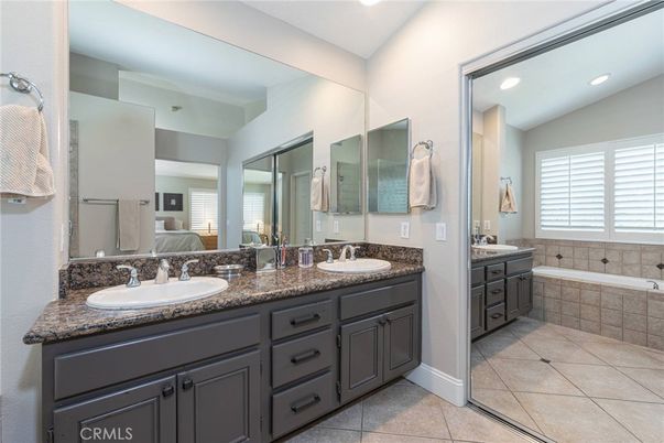 Bathroom, Dual Sink Vanities, Interior, Recessed Lighting