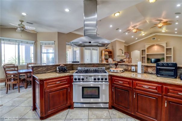 Dining room, Interior, Kitchen, Recessed Lighting, Stainless Steel Appliances