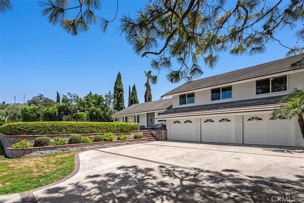 Attached, Exterior, Facade, Ranch