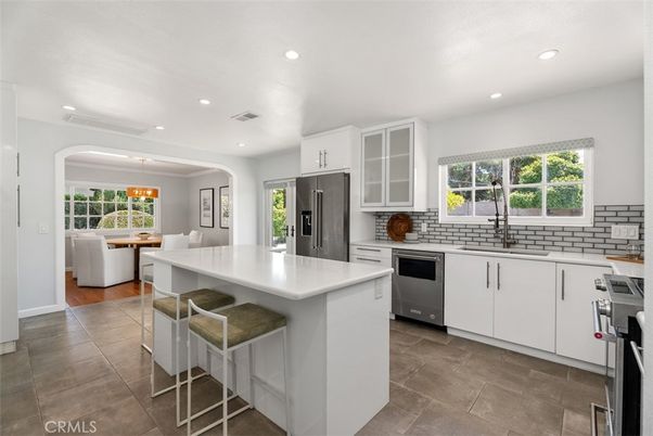 Dining room, Interior, Kitchen, Living room, Pendant Lights, Recessed Lighting, Stainless Steel Appliances