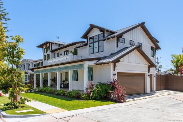Attached, Exterior, Facade, Farmhouse