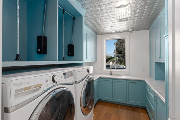 Interior, Washer, Wood Texture Flooring