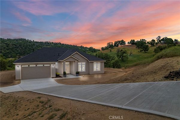 Attached, Exterior, Facade, Ranch