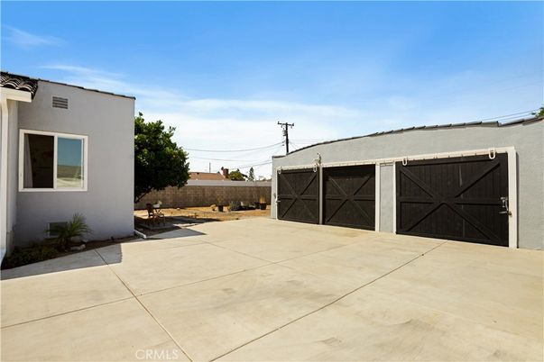 Detached Garage, Exterior