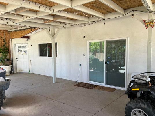 Exterior, Garage