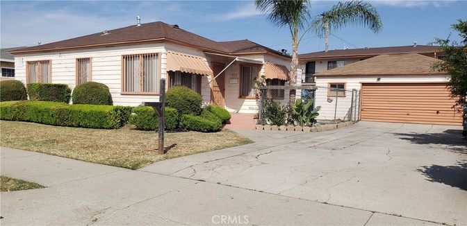 Attached, Exterior, Facade, Ranch