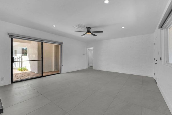 Empty room, Interior, Recessed Lighting