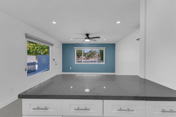 Empty room, Interior, Recessed Lighting