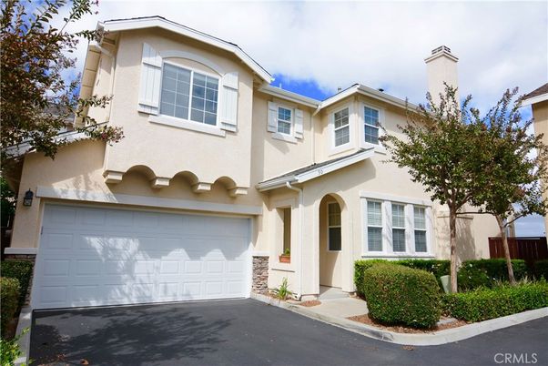 Attached, Exterior, Facade, Mediterranean