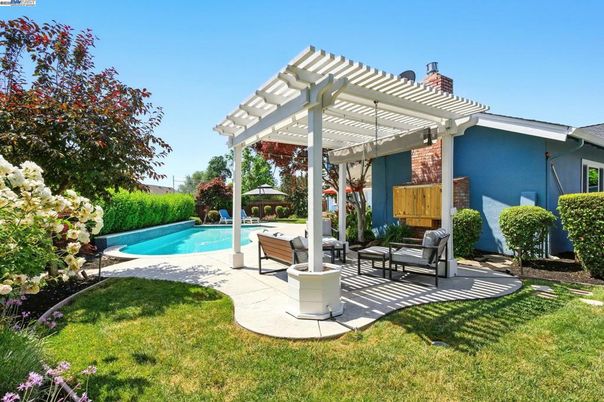 Exterior, Hot Tub, Pool
