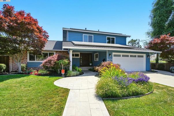 Attached, Exterior, Facade, Brick Facade, American Craftsman
