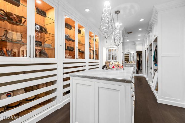 Chandelier, Interior, Recessed Lighting, Walk-in Closets, Wood Texture Flooring