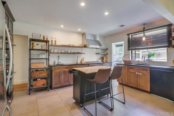 Dining room, Interior, Kitchen, Pendant Lights, Stainless Steel Appliances