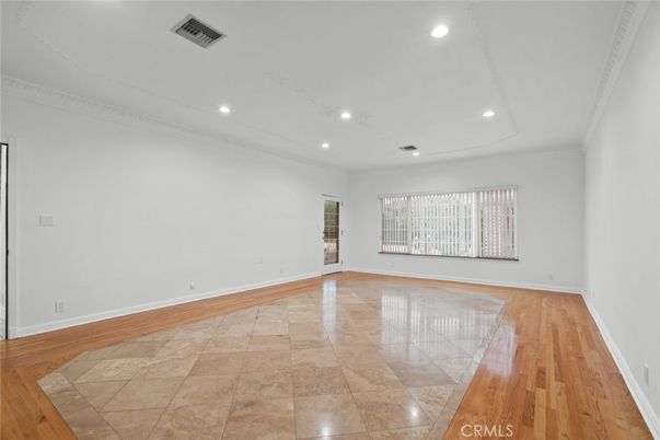 Empty room, Interior, Recessed Lighting, Wood Texture Flooring