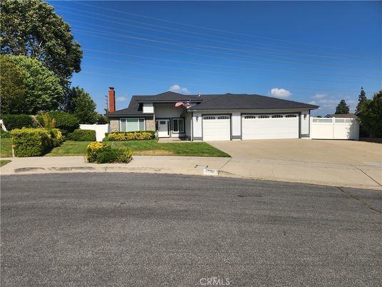 Attached, Exterior, Facade, Ranch